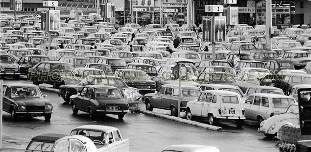 Parking d'hypermarch - Rgion parisienne - 1974
