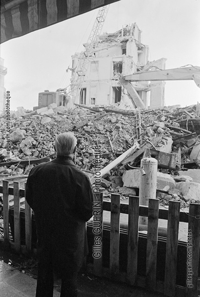 Dans le quartier des Halles de Paris pendant la dmolition de 1972  73  