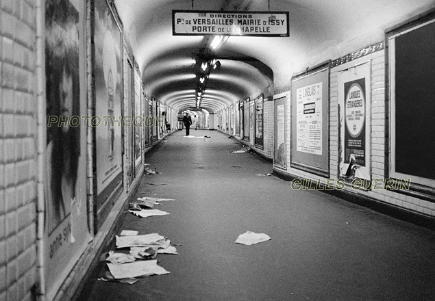 Métro parisien - Couloirs vandalisés - Octobre 1975