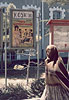 Turquie 1973 - Femme voilée devant un affichage d'annonce pour films érotiques