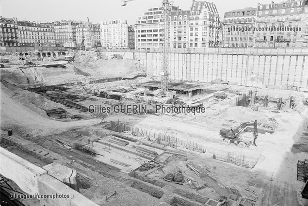 Dmolition des halles de Paris - Le  Trou des Halles   - 1973  