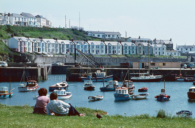 Petit port de la cte sud des Cornouailles - Angleterre 1980