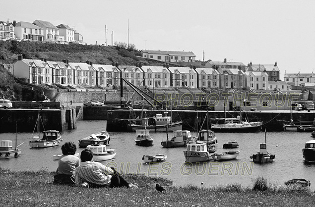 Petit port de la cte sud des Cornouailles - Angleterre 1980