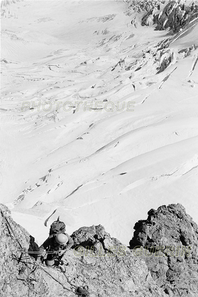 Course mixte en haute montagne (escalade glacier et paroi rocheuse) - Massif des Ecrins - 1980