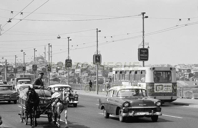 Tuquie 1973 - Circulation dans la ville d'Istanbul