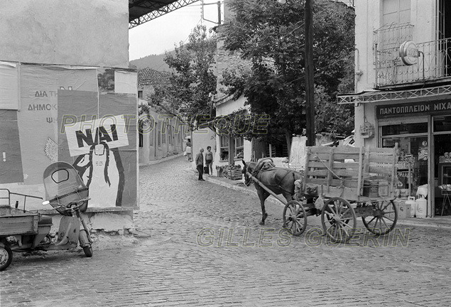 Turquie 1973 - Place de village avec carriole de livraison