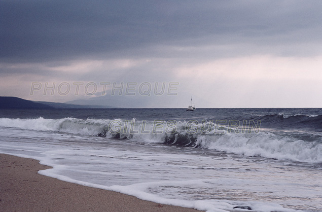 Mer grise ciel d'orage et déferlantes - Mer Méditerrannée - Région d'Alanya  - Turquie 1973