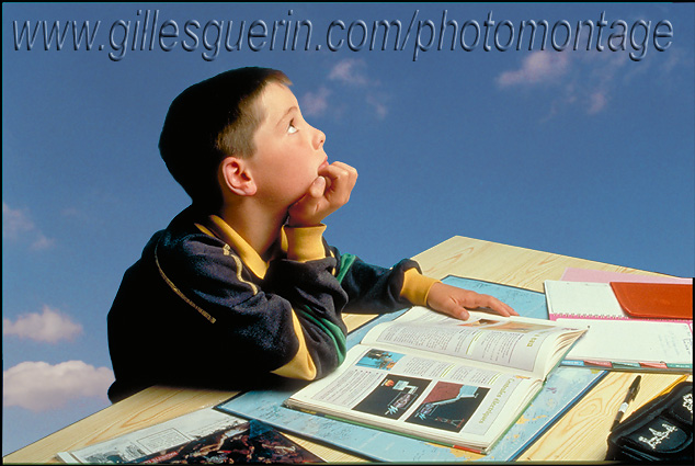 Trucage photo - Enfant rêveur et devoirs scolaires