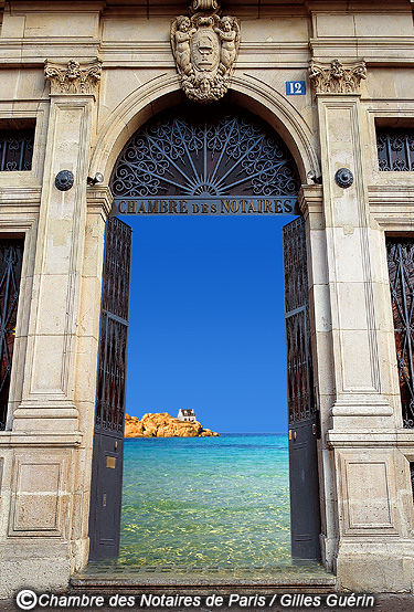 Photomontage - Entrée de la Chambre des Notaires de Paris avec une vue sur la mer