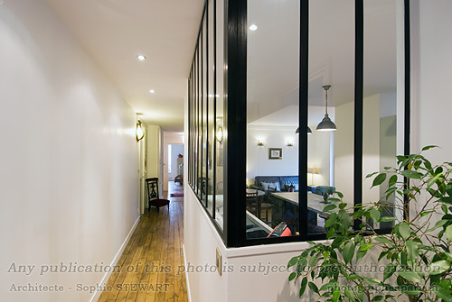 Couloir avec vue sur la cuisine le s�jour l'entr�e et une des deux chambre