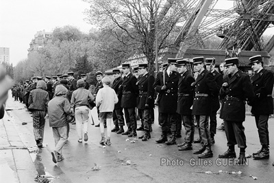 Manifestation anti-nuclaire sur le Champ de Mars - Paris - Mai 1973