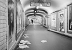 1975  - Grèves des éboueurs - Accumulation d'ordCoulirs du métro vandalisés après passage de manifestants