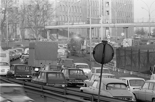 Circulation automobile à Paris - Encombrements - 1973