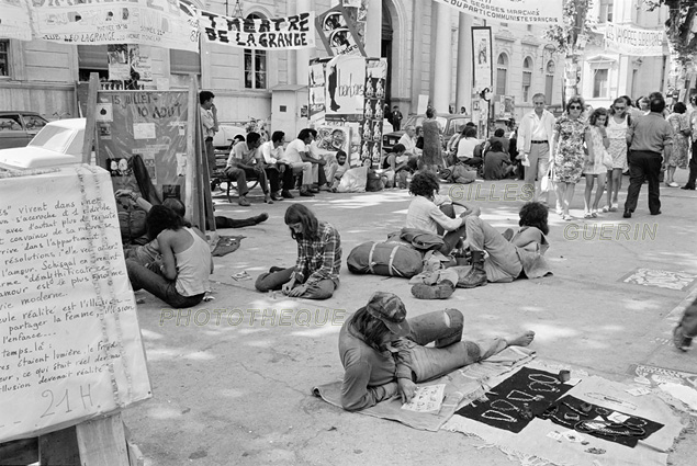 Avignon pendant le festival de spectacles - Août 1974