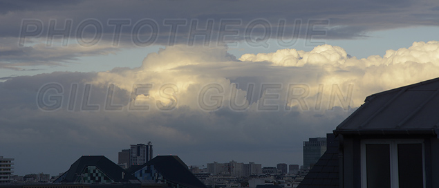 Ciel d'une fin de journe orageuse sur la Ville