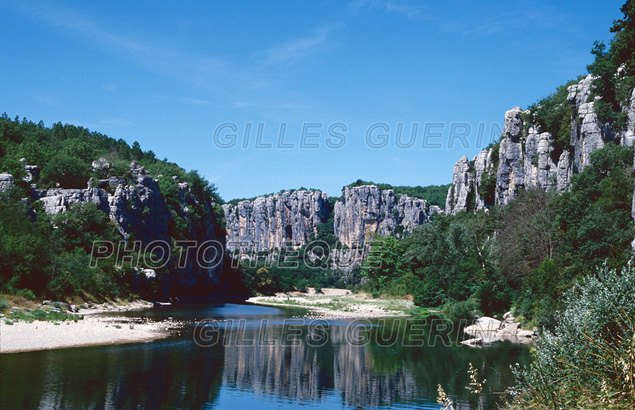 Sud du dpartement de l'Ardche - 1980 - Gorges du Chassezac (affluent de l'Ardche)  proximit de la baignade de Mazet
