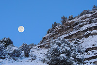 Paysage cévenol sous la neige et lune